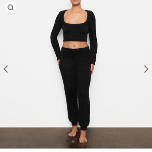 Skims Black Onyx cozy knit set with short sleeve crop and jogging